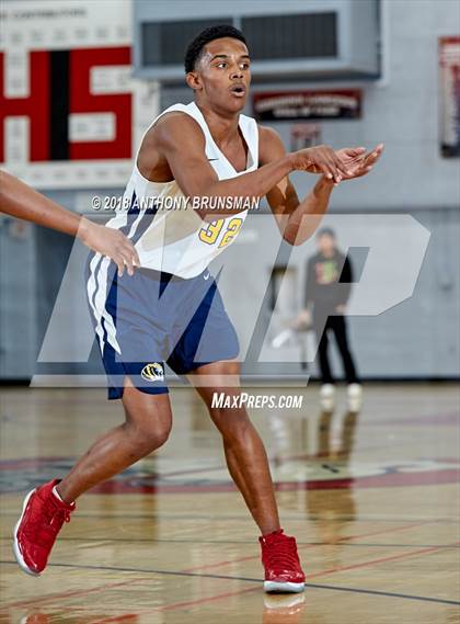Thumbnail 2 in Grant vs. Inderkum (Cordova Christmas Classic) photogallery.