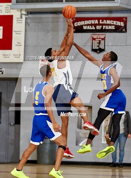 Thumbnail 2 in Grant vs. Inderkum (Cordova Christmas Classic) photogallery.