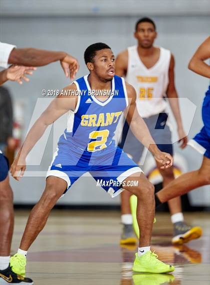 Thumbnail 2 in Grant vs. Inderkum (Cordova Christmas Classic) photogallery.