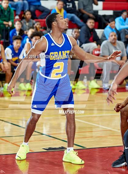 Thumbnail 2 in Grant vs. Inderkum (Cordova Christmas Classic) photogallery.