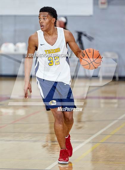 Thumbnail 1 in Grant vs. Inderkum (Cordova Christmas Classic) photogallery.
