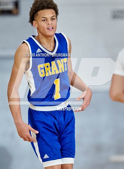 Thumbnail 2 in Grant vs. Inderkum (Cordova Christmas Classic) photogallery.