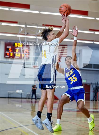 Thumbnail 3 in Grant vs. Inderkum (Cordova Christmas Classic) photogallery.
