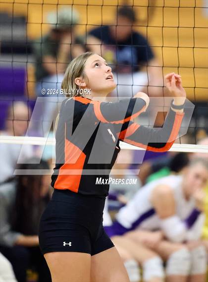 Thumbnail 2 in Grand Saline vs Edgewood photogallery.