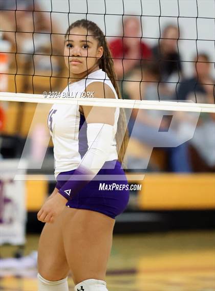 Thumbnail 2 in Grand Saline vs Edgewood photogallery.
