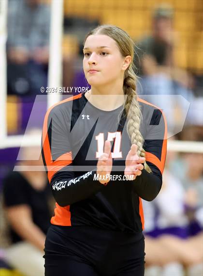 Thumbnail 2 in Grand Saline vs Edgewood photogallery.