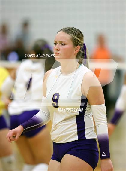 Thumbnail 2 in Grand Saline vs Edgewood photogallery.