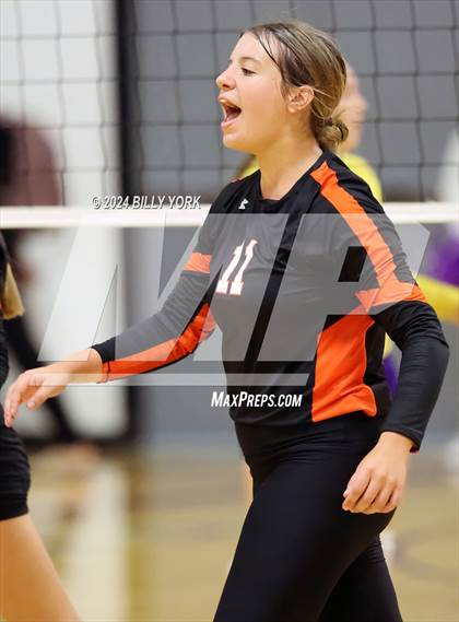 Thumbnail 1 in Grand Saline vs Edgewood photogallery.