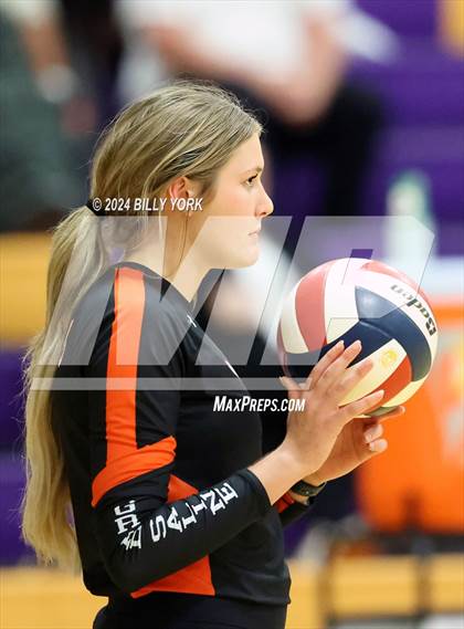Thumbnail 2 in Grand Saline vs Edgewood photogallery.