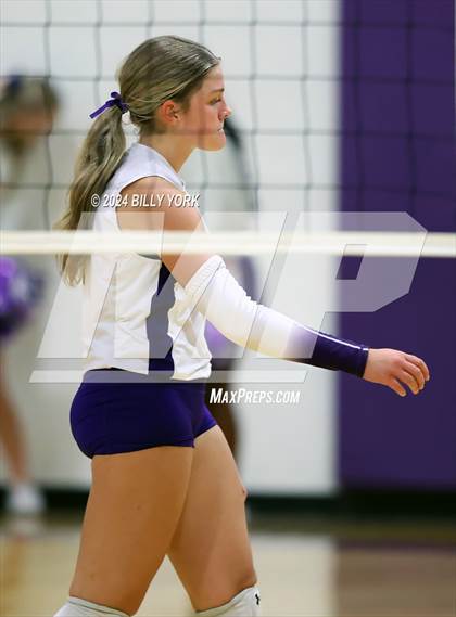 Thumbnail 3 in Grand Saline vs Edgewood photogallery.