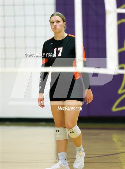 Thumbnail 1 in Grand Saline vs Edgewood photogallery.