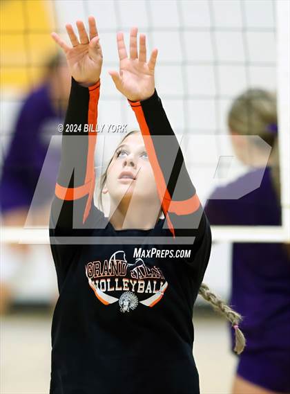 Thumbnail 2 in Grand Saline vs Edgewood photogallery.