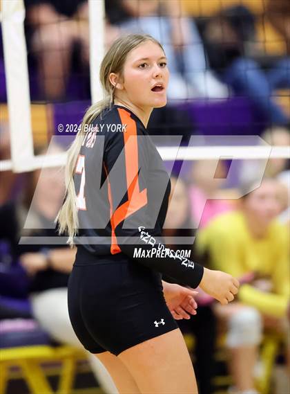 Thumbnail 1 in Grand Saline vs Edgewood photogallery.