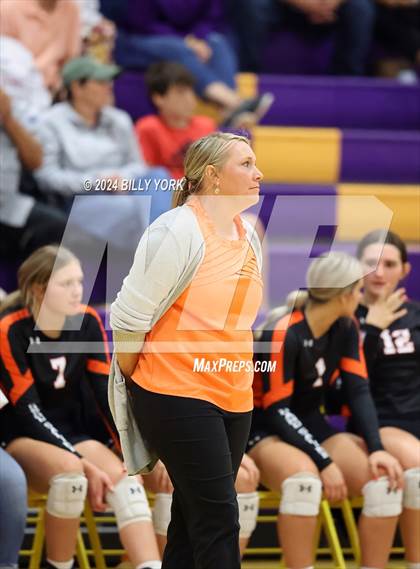 Thumbnail 3 in Grand Saline vs Edgewood photogallery.