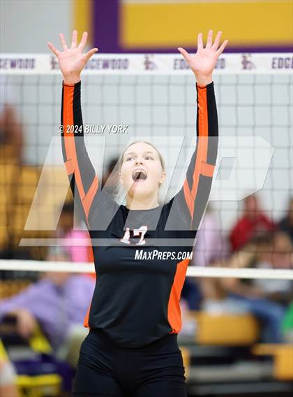 Thumbnail 3 in Grand Saline vs Edgewood photogallery.