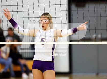 Thumbnail 2 in Grand Saline vs Edgewood photogallery.