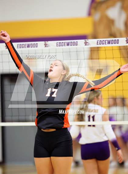 Thumbnail 3 in Grand Saline vs Edgewood photogallery.