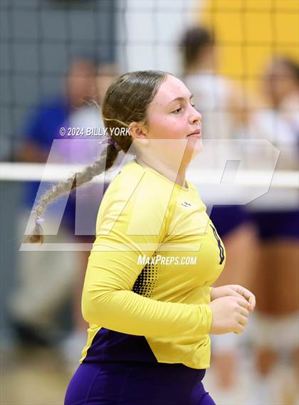 Thumbnail 2 in Grand Saline vs Edgewood photogallery.