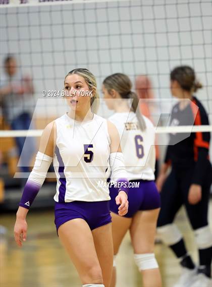 Thumbnail 2 in Grand Saline vs Edgewood photogallery.