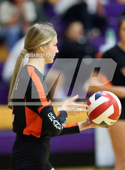 Thumbnail 2 in Grand Saline vs Edgewood photogallery.