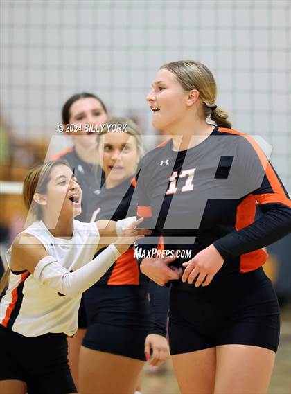 Thumbnail 2 in Grand Saline vs Edgewood photogallery.