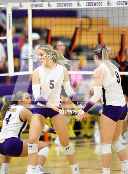 Thumbnail 1 in Grand Saline vs Edgewood photogallery.