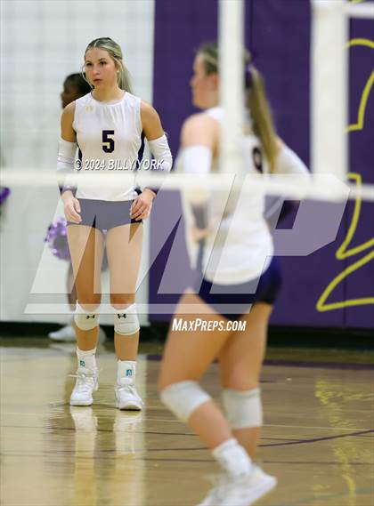 Thumbnail 3 in Grand Saline vs Edgewood photogallery.