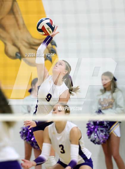 Thumbnail 1 in Grand Saline vs Edgewood photogallery.