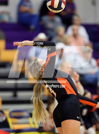 Thumbnail 2 in Grand Saline vs Edgewood photogallery.
