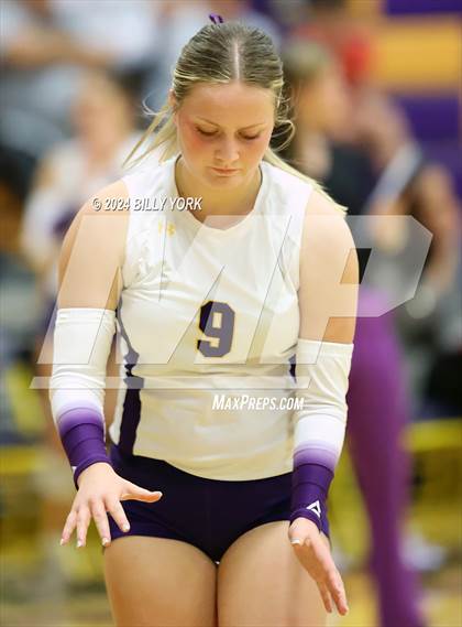 Thumbnail 1 in Grand Saline vs Edgewood photogallery.