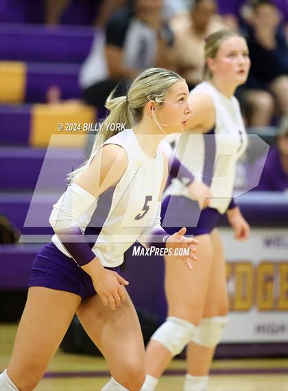 Thumbnail 2 in Grand Saline vs Edgewood photogallery.