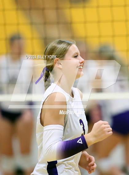 Thumbnail 2 in Grand Saline vs Edgewood photogallery.
