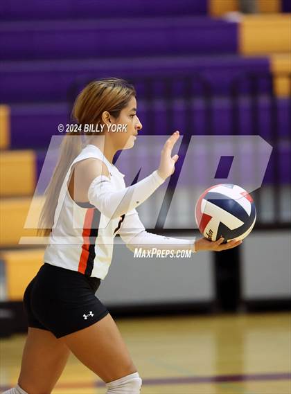 Thumbnail 3 in Grand Saline vs Edgewood photogallery.