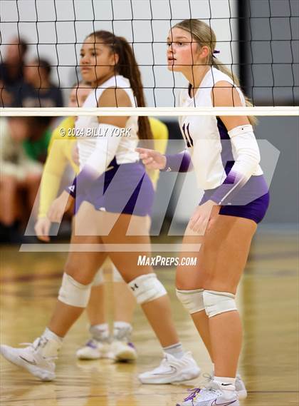 Thumbnail 2 in Grand Saline vs Edgewood photogallery.