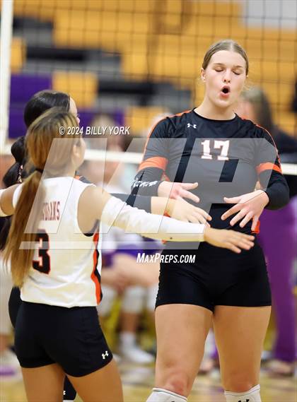 Thumbnail 2 in Grand Saline vs Edgewood photogallery.