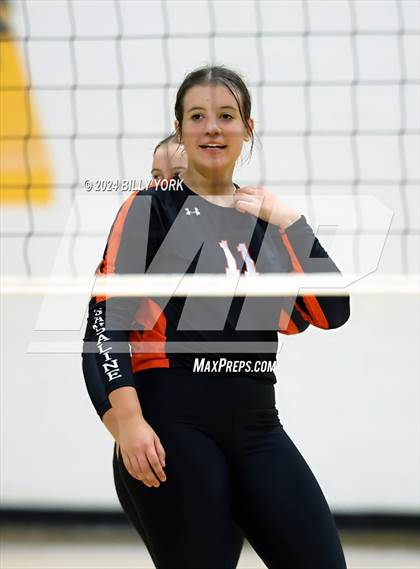Thumbnail 1 in Grand Saline vs Edgewood photogallery.