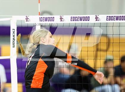Thumbnail 2 in Grand Saline vs Edgewood photogallery.