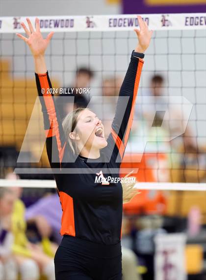 Thumbnail 3 in Grand Saline vs Edgewood photogallery.