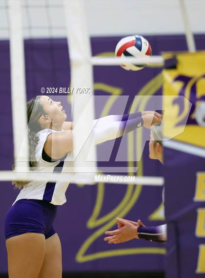 Thumbnail 1 in Grand Saline vs Edgewood photogallery.