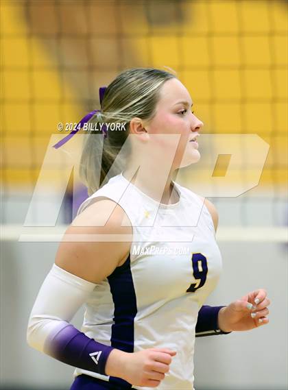 Thumbnail 3 in Grand Saline vs Edgewood photogallery.