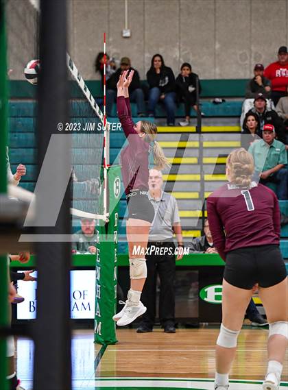 Thumbnail 3 in Johnson City vs Thrall (UIL 2A Region IV Semifinal) photogallery.
