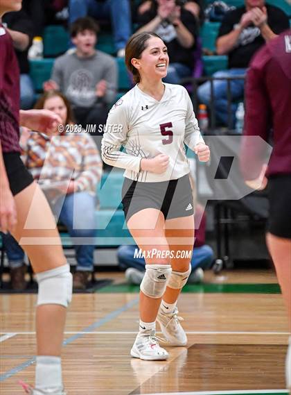 Thumbnail 3 in Johnson City vs Thrall (UIL 2A Region IV Semifinal) photogallery.