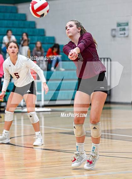 Thumbnail 1 in Johnson City vs Thrall (UIL 2A Region IV Semifinal) photogallery.