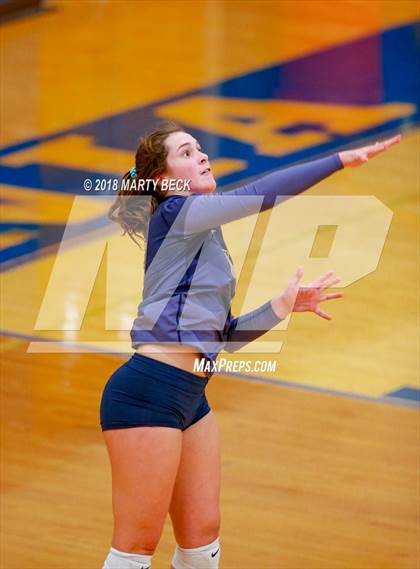 Thumbnail 3 in Helias vs Osage (MSHSAA D9 Semifinal) photogallery.