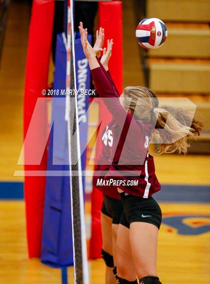 Thumbnail 1 in Helias vs Osage (MSHSAA D9 Semifinal) photogallery.