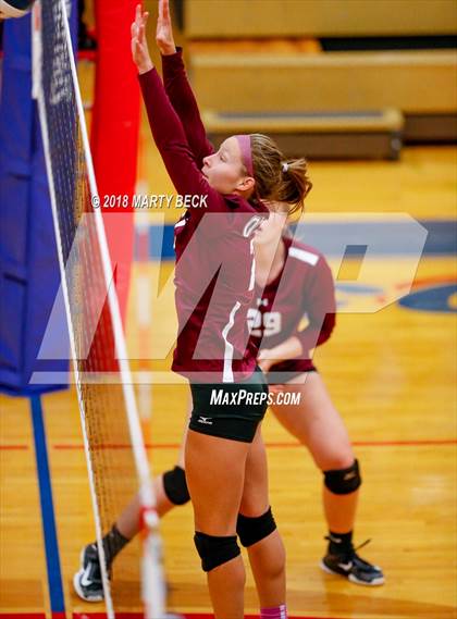 Thumbnail 3 in Helias vs Osage (MSHSAA D9 Semifinal) photogallery.