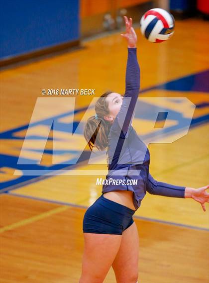 Thumbnail 2 in Helias vs Osage (MSHSAA D9 Semifinal) photogallery.