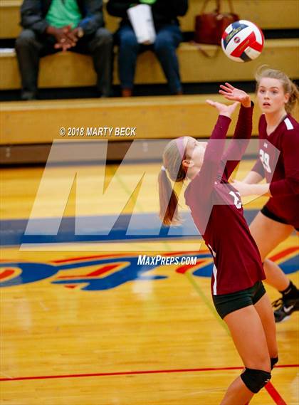 Thumbnail 2 in Helias vs Osage (MSHSAA D9 Semifinal) photogallery.