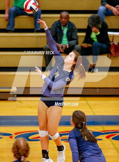 Thumbnail 3 in Helias vs Osage (MSHSAA D9 Semifinal) photogallery.