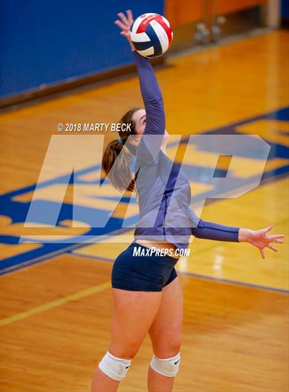 Thumbnail 3 in Helias vs Osage (MSHSAA D9 Semifinal) photogallery.